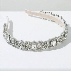 Wedding style silver Headband With Gemstones, Fashionable And Elegant